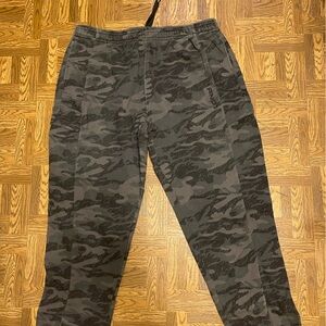 And1 fatigue colored sweatpants size 3 XL with drawstring waist. Great condition